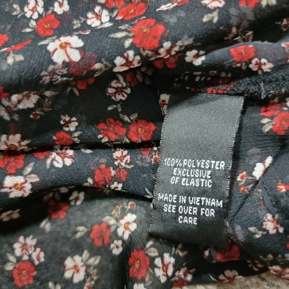 (NWOT) BCX/Size: L/ Red floral longsleeve blouse - Picture 5 of 6